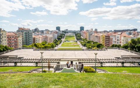 Descubra o Charme de Lisboa: T3 Sofisticado na Prestigiada Alameda Dom Afonso Henriques
