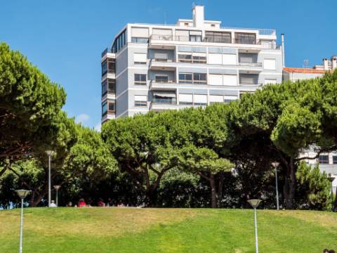 Descubra o Charme de Lisboa: T3 Sofisticado na Prestigiada Alameda Dom Afonso Henriques