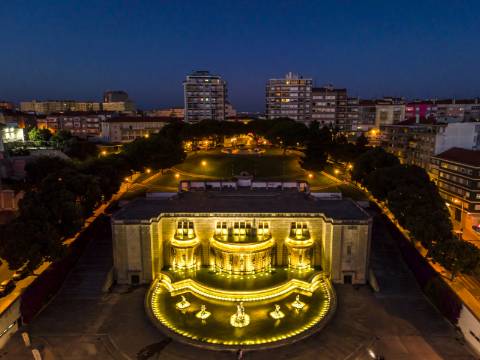 Descubra o Charme de Lisboa: T3 Sofisticado na Prestigiada Alameda Dom Afonso Henriques
