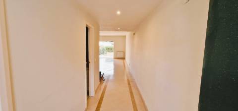 Moradia geminada com piscina inserida em Condominio de luxo- Cascais