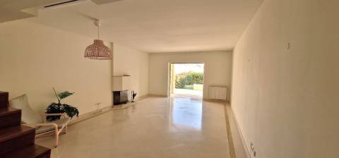 Moradia geminada com piscina inserida em Condominio de luxo- Cascais