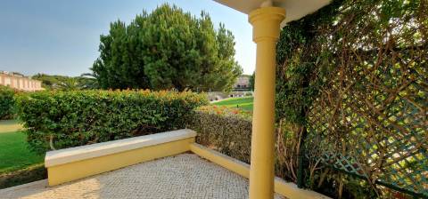 Moradia geminada com piscina inserida em Condominio de luxo- Cascais