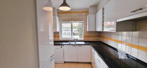 Moradia geminada com piscina inserida em Condominio de luxo- Cascais