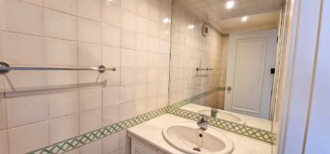 Moradia geminada com piscina inserida em Condominio de luxo- Cascais