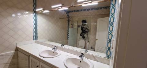 Moradia geminada com piscina inserida em Condominio de luxo- Cascais