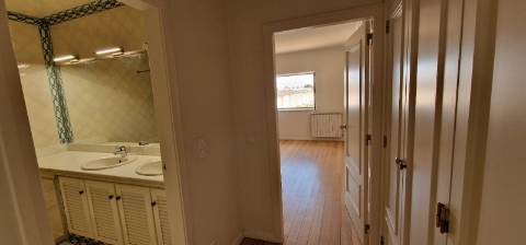 Moradia geminada com piscina inserida em Condominio de luxo- Cascais