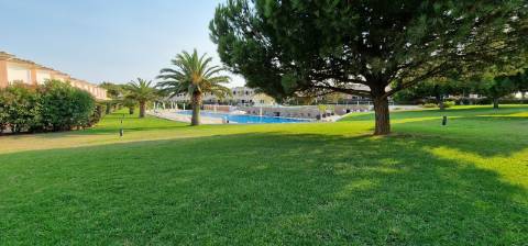 Moradia geminada com piscina inserida em Condominio de luxo- Cascais