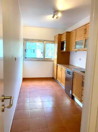 Apartamento T2 Renovado em Cascais - Arrendamento Imediato, Pronto a Entrar!