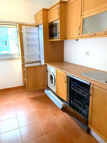 Apartamento T2 Renovado em Cascais - Arrendamento Imediato, Pronto a Entrar!