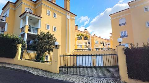 Fantástico Apartamento T3 em Condomínio Privado com Piscina e Zonas Verdes