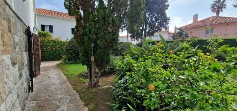 Moradia T7 Independente em Cascais com Jardim e Garagem