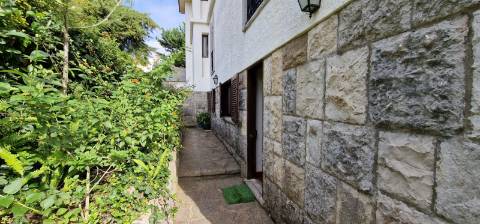 Moradia T7 Independente em Cascais com Jardim e Garagem