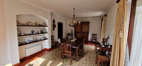 Moradia T7 Independente em Cascais com Jardim e Garagem