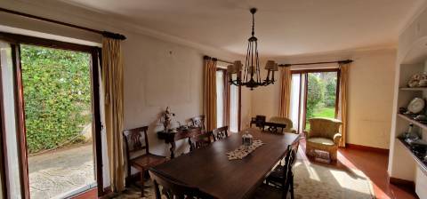 Moradia T7 Independente em Cascais com Jardim e Garagem