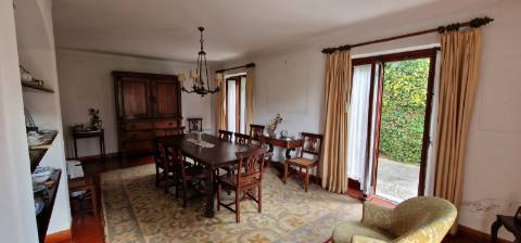 Moradia T7 Independente em Cascais com Jardim e Garagem