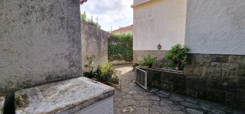 Moradia T7 Independente em Cascais com Jardim e Garagem