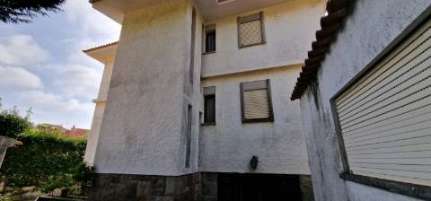 Moradia T7 Independente em Cascais com Jardim e Garagem