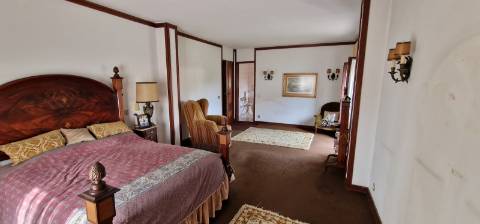 Moradia T7 Independente em Cascais com Jardim e Garagem