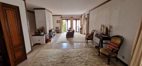 Moradia T7 Independente em Cascais com Jardim e Garagem