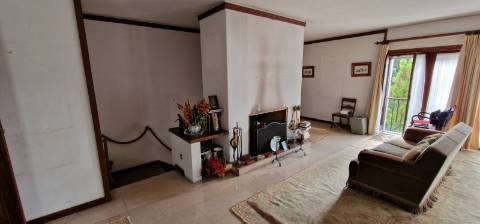 Moradia T7 Independente em Cascais com Jardim e Garagem