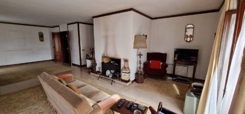 Moradia T7 Independente em Cascais com Jardim e Garagem