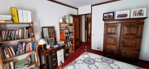 Moradia T7 Independente em Cascais com Jardim e Garagem