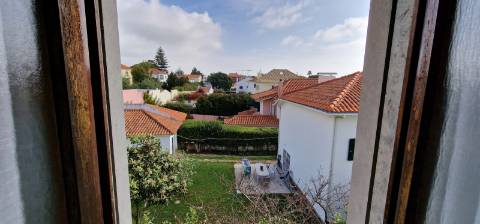 Moradia T7 Independente em Cascais com Jardim e Garagem
