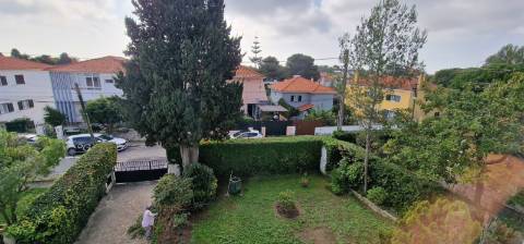 Moradia T7 Independente em Cascais com Jardim e Garagem