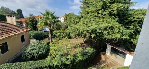 Moradia T7 Independente em Cascais com Jardim e Garagem