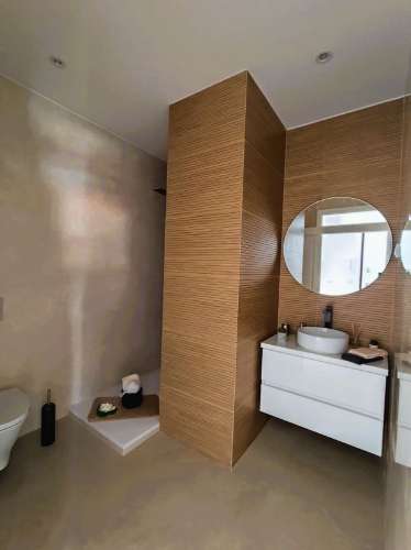 T2 Renovado com Varanda e Vista de Rio