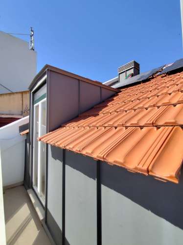 T2 Renovado com Varanda e Vista de Rio