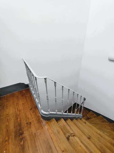 T2 Renovado com Varanda e Vista de Rio