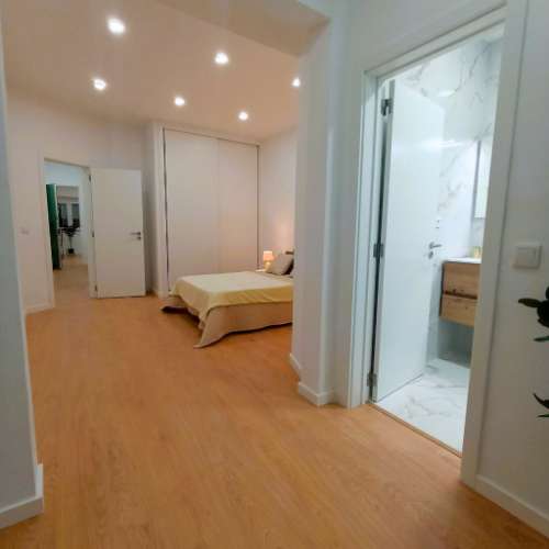 T3 com Suíte e Varanda com Vista de Rio - Santa Apolónia, Bairro Familiar e Central