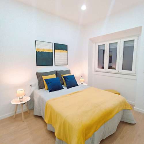 T3 com Suíte e Varanda com Vista de Rio - Santa Apolónia, Bairro Familiar e Central