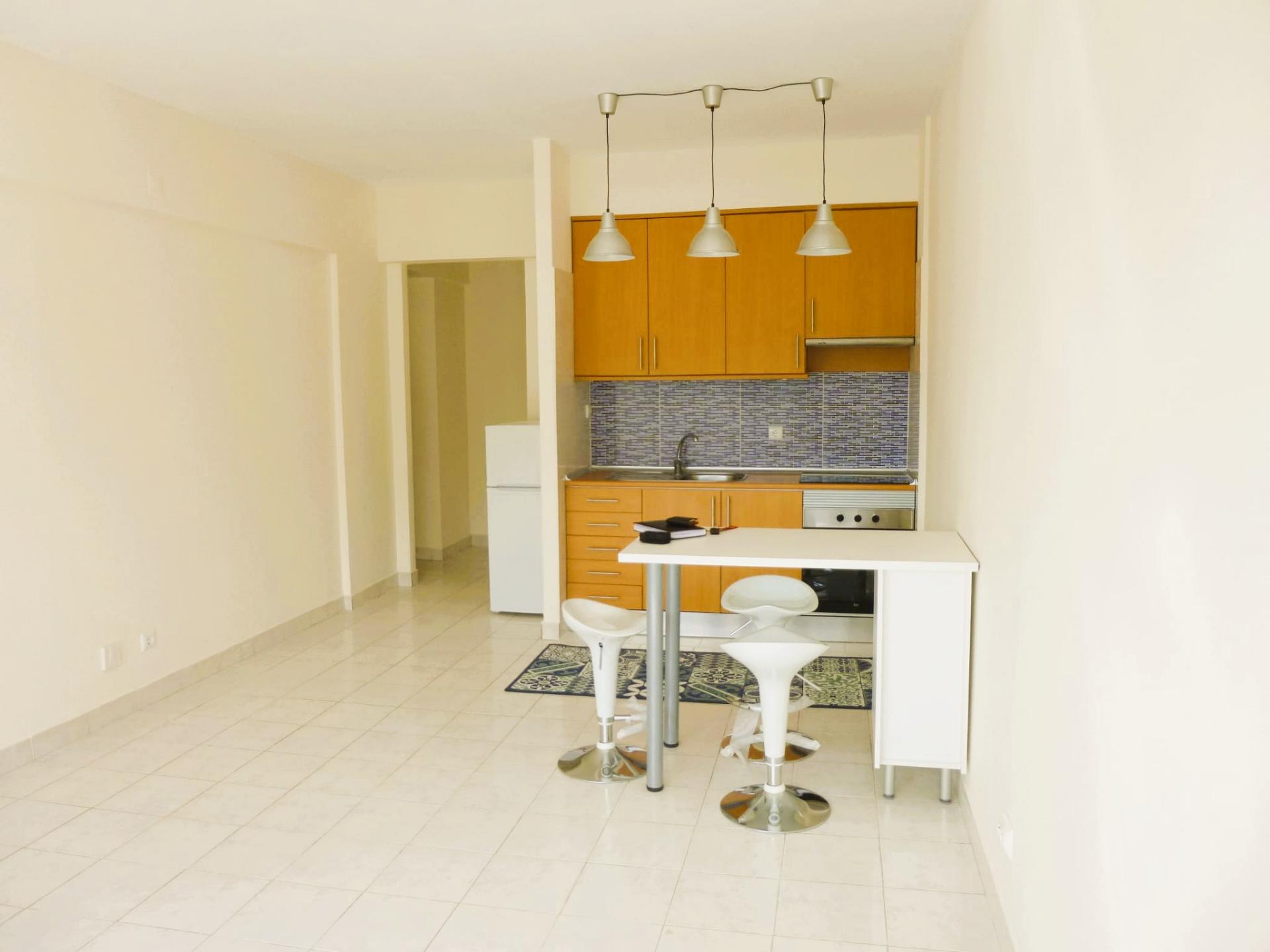 Apartamento T1 em Paço de Arcos - A poucos minutos da praia