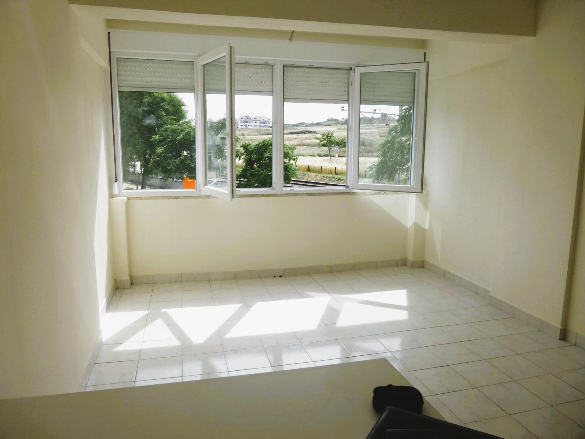 Apartamento T1 em Paço de Arcos - A poucos minutos da praia