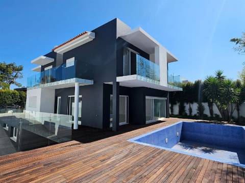 Moradia Contemporânea T5 + 1 em Birre, Cascais