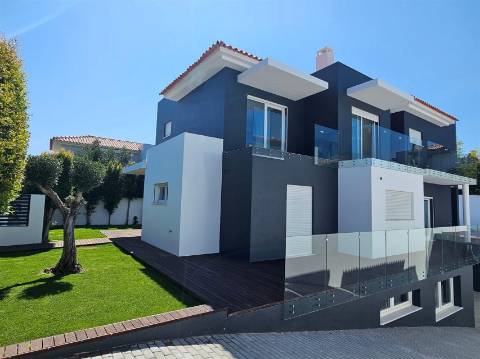 Moradia Contemporânea T5 + 1 em Birre, Cascais