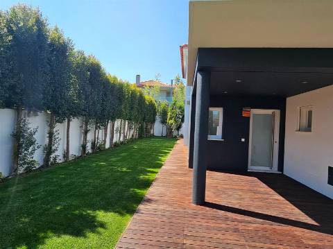 Moradia Contemporânea T5 + 1 em Birre, Cascais