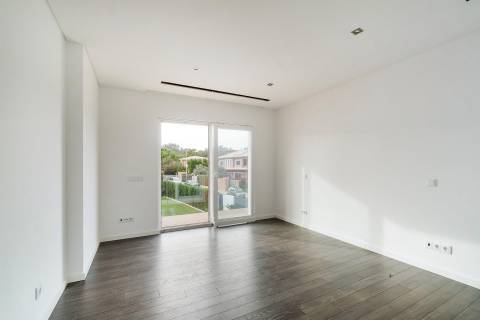 Moradia Contemporânea T5 + 1 em Birre, Cascais