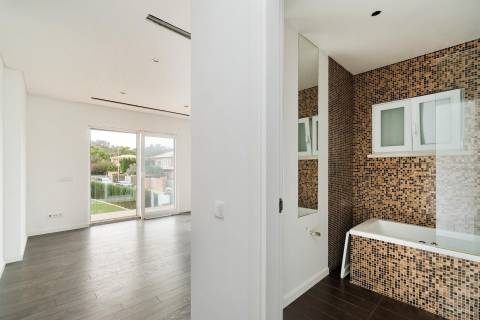 Moradia Contemporânea T5 + 1 em Birre, Cascais