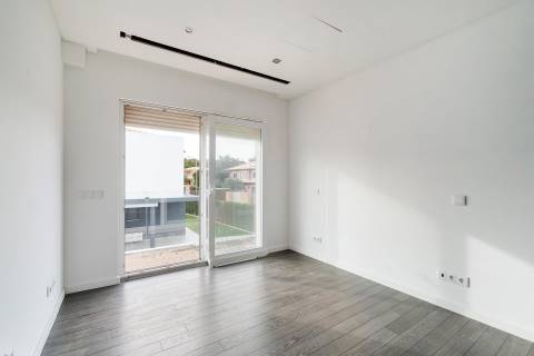 Moradia Contemporânea T5 + 1 em Birre, Cascais