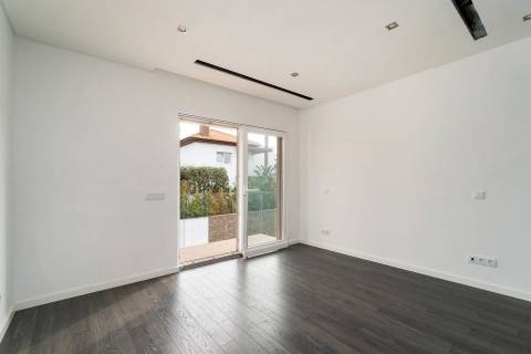 Moradia Contemporânea T5 + 1 em Birre, Cascais