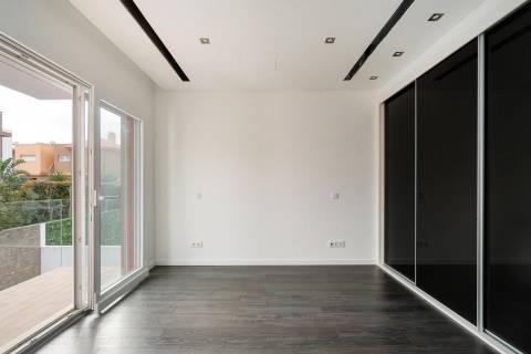 Moradia Contemporânea T5 + 1 em Birre, Cascais