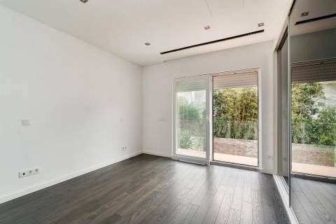 Moradia Contemporânea T5 + 1 em Birre, Cascais