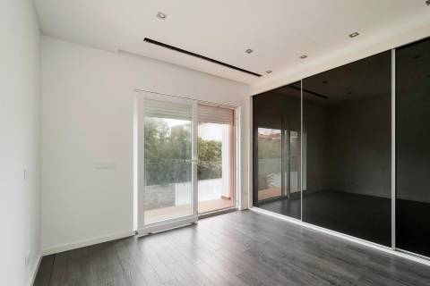 Moradia Contemporânea T5 + 1 em Birre, Cascais