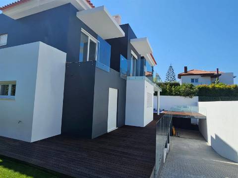 Moradia Contemporânea T5 + 1 em Birre, Cascais
