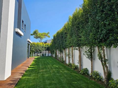 Moradia Contemporânea T5 + 1 em Birre, Cascais