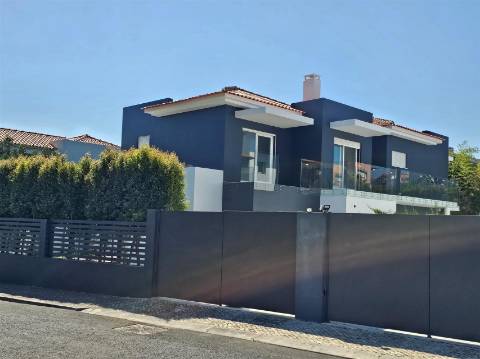 Moradia Contemporânea T5 + 1 em Birre, Cascais
