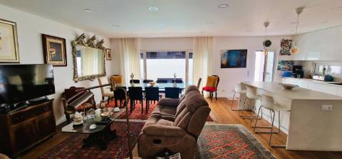 Moradia T4 com piscina em Fernão Ferro - moderna, luminosa e eficiente (A+)